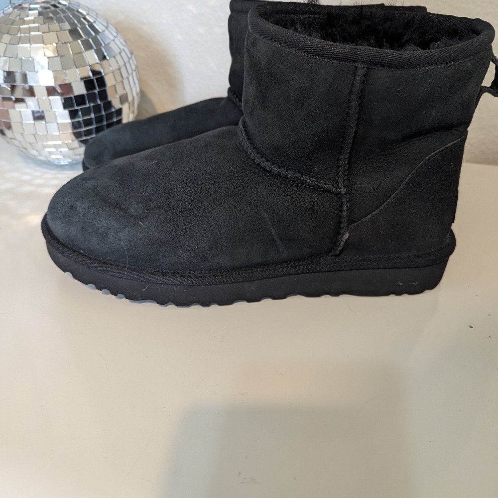 UGG Women's Classic Mini Boot Non-slip Winter Black Size W8 - Picture 8 of 8
